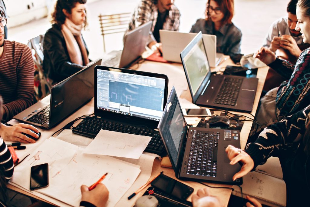 Boost procurement employee adoption of new technology with Vroozi.